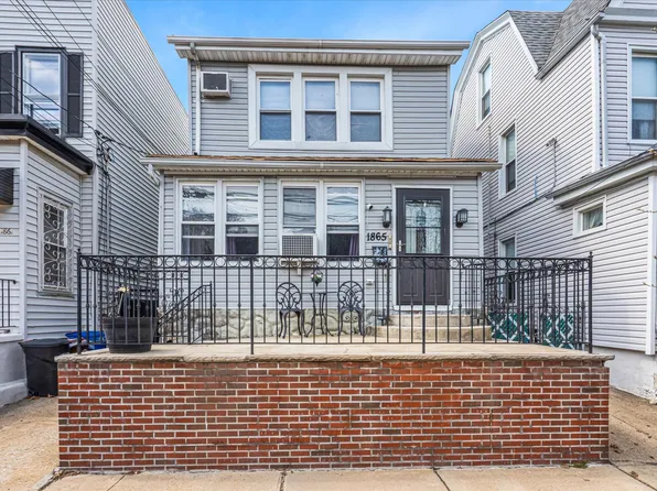 1865 Mulford Avenue image 3 of 21