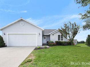 6879 Deer Cove Dr SE, Caledonia, MI 49316