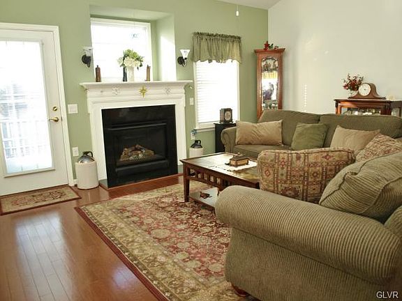 3rd image of 6953 Constitution Dr