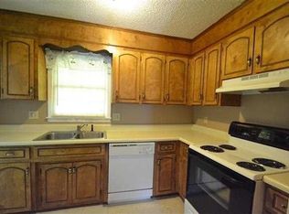 68 Sweetbriar Ln, Spartanburg, SC 29301
