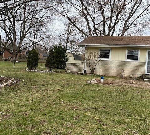 3rd image of 17451 Fairlane Dr