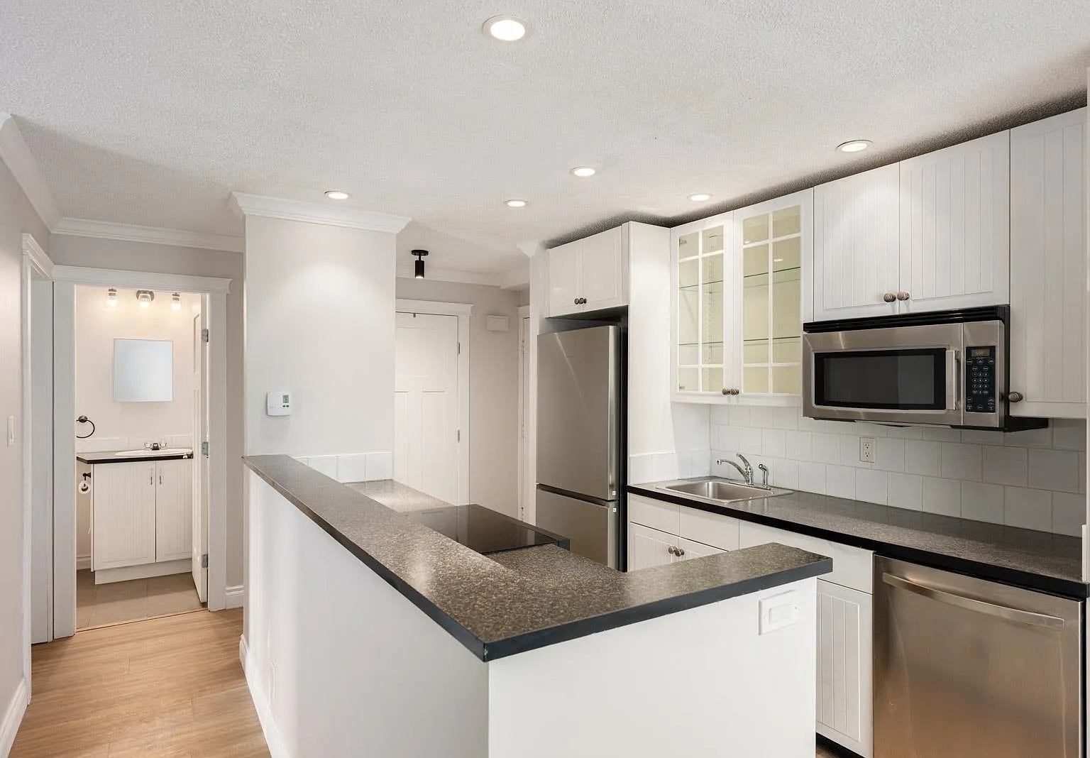 1 bed, 774 sqft, $2,000 — Photo 2