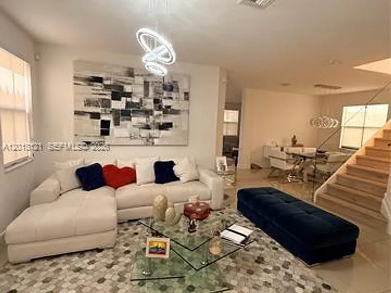 8640 NW 101st Pl — Photo 5