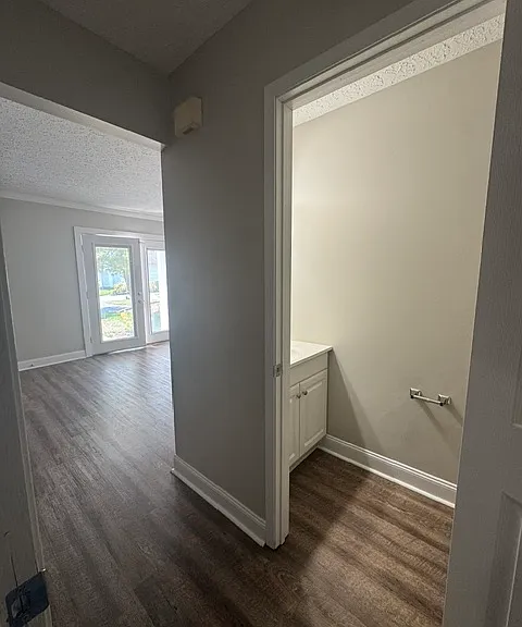 3952 Bronson Ct — Photo 5