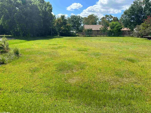 8 7th St #8, Silverhill, AL 36576
