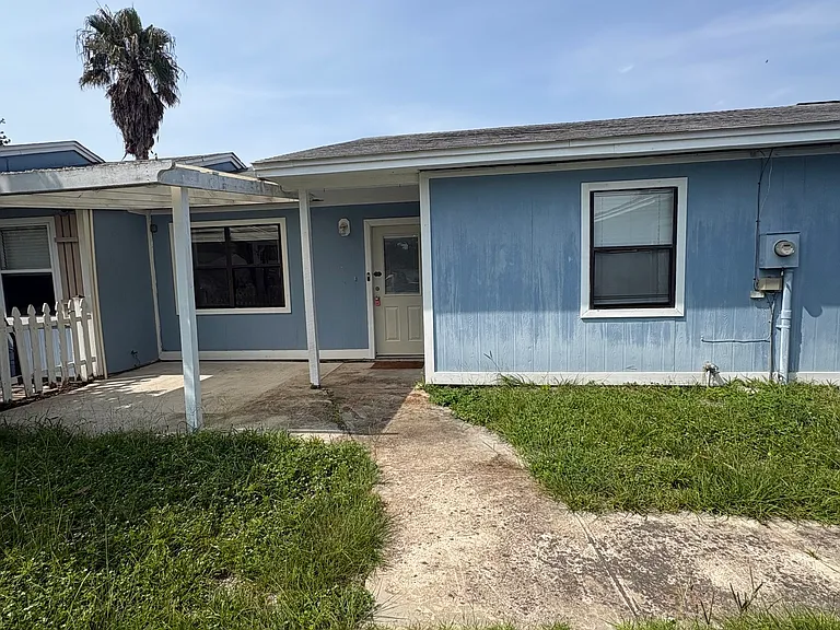 502 Chateau Cir — Photo 2