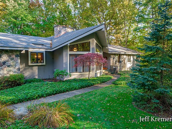 3rd image of 1056 White Pine Dr SW