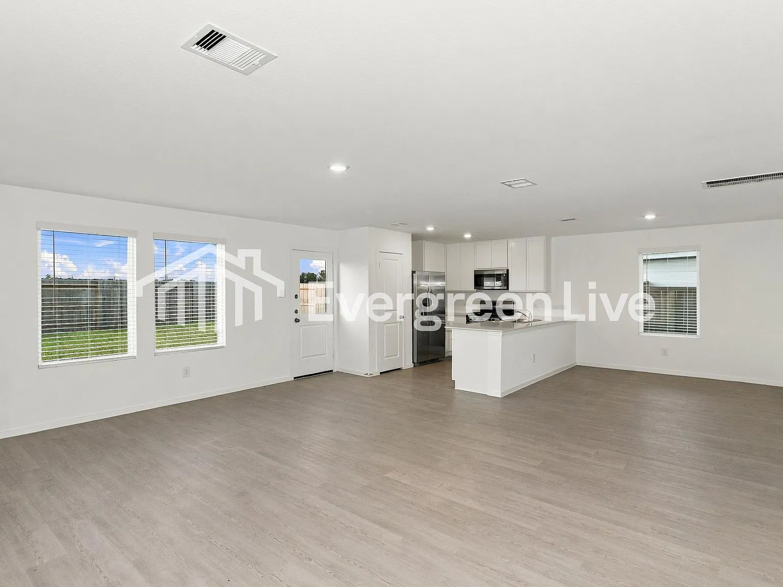 4 bed, 2.5 bath, 1954 sqft, $1,895 — Photo 2