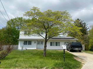 215 Babylon St, Islip Terrace, NY 11752