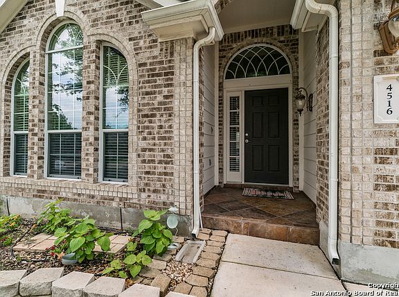 3rd image of 4516 Meadow Creek Dr