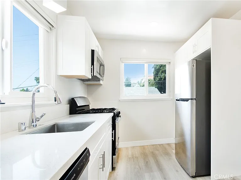 2027 Vista Del Mar St #6 — Photo 10