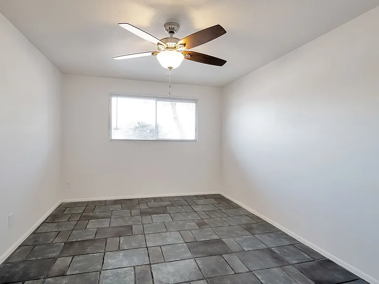 1633 E La Jolla Dr — Photo 31