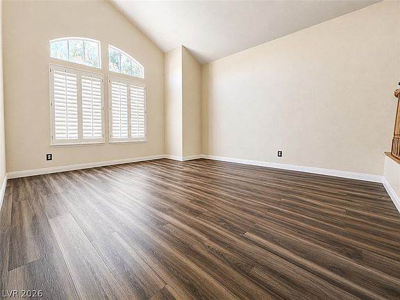 3rd image of 940 Cedarcliff Ave