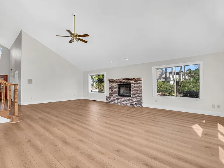5650 Edgeview Dr — Photo 16