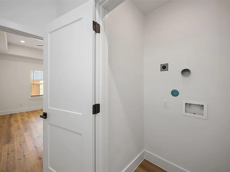 8013 Cora St #B — Photo 11