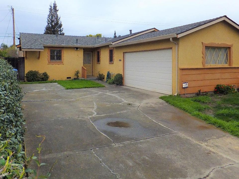 1st image of 475 Feldspar Dr