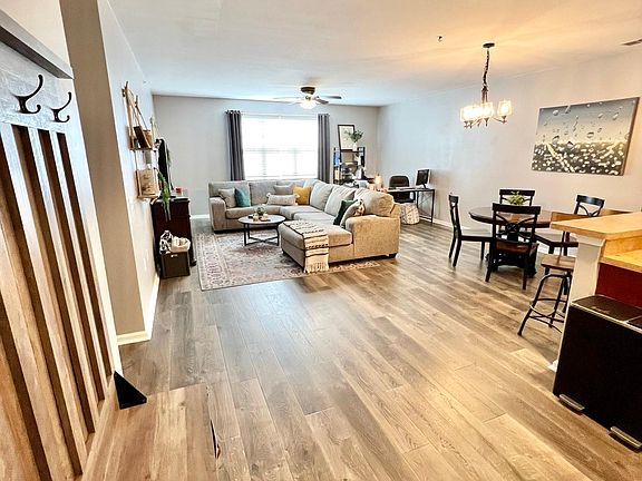4th image of 5321 Warminster Dr Unit 203