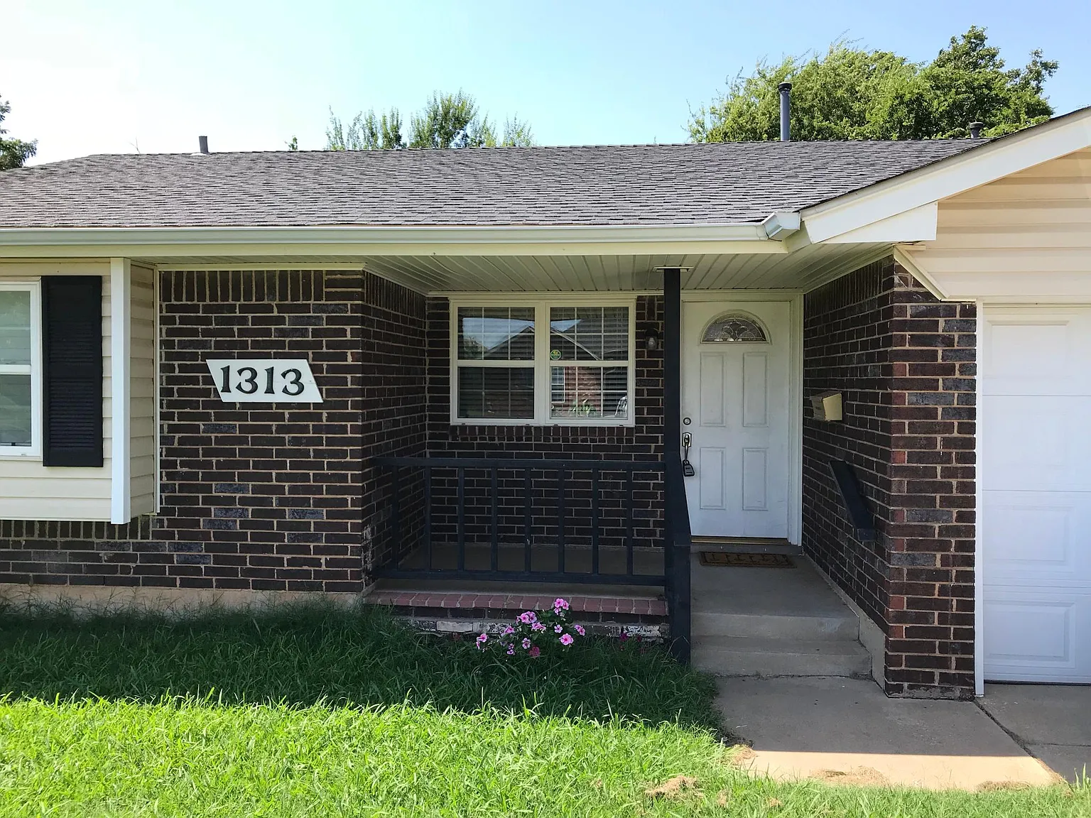 3 bed, 1.5 bath, 1100 sqft, $1,350 — Photo 2