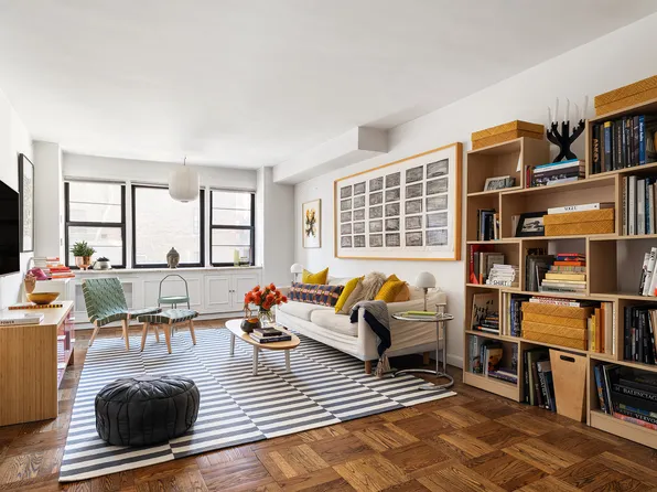 39 Gramercy Park North 9A image 2 of 9
