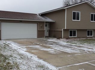 3920 Newport Ln NW, Rochester, MN 55901