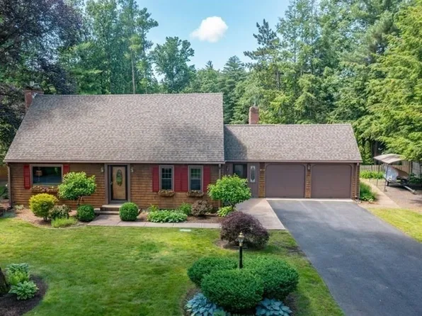 44 Llewellyn Dr, Westfield, MA 01085