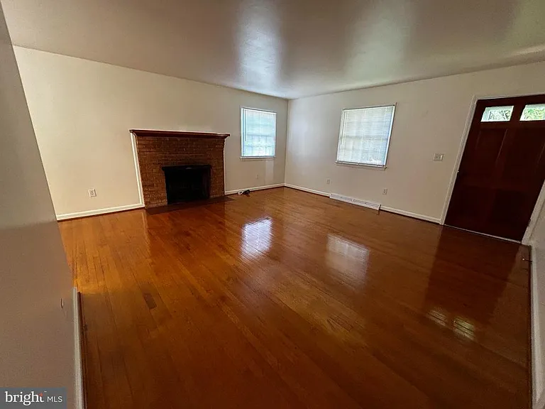 525 Azalea St — Photo 3
