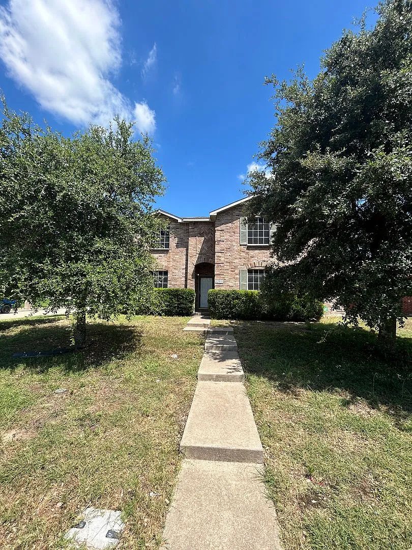 1253 Tall Grass Dr — Photo 4