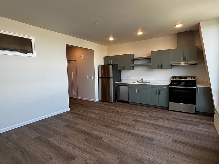 401 UNION — Photo 100