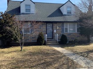 27 Power St, Hicksville, NY 11801