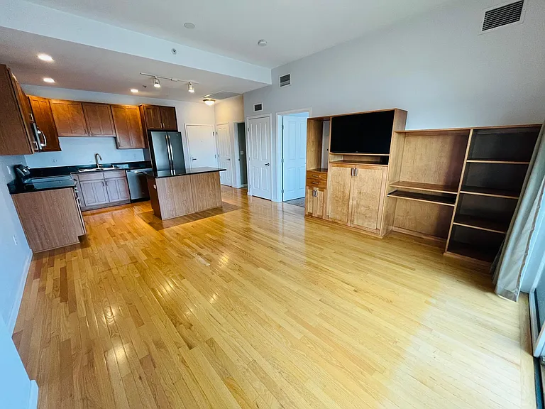 1950 N Logan St #708 — Photo 1