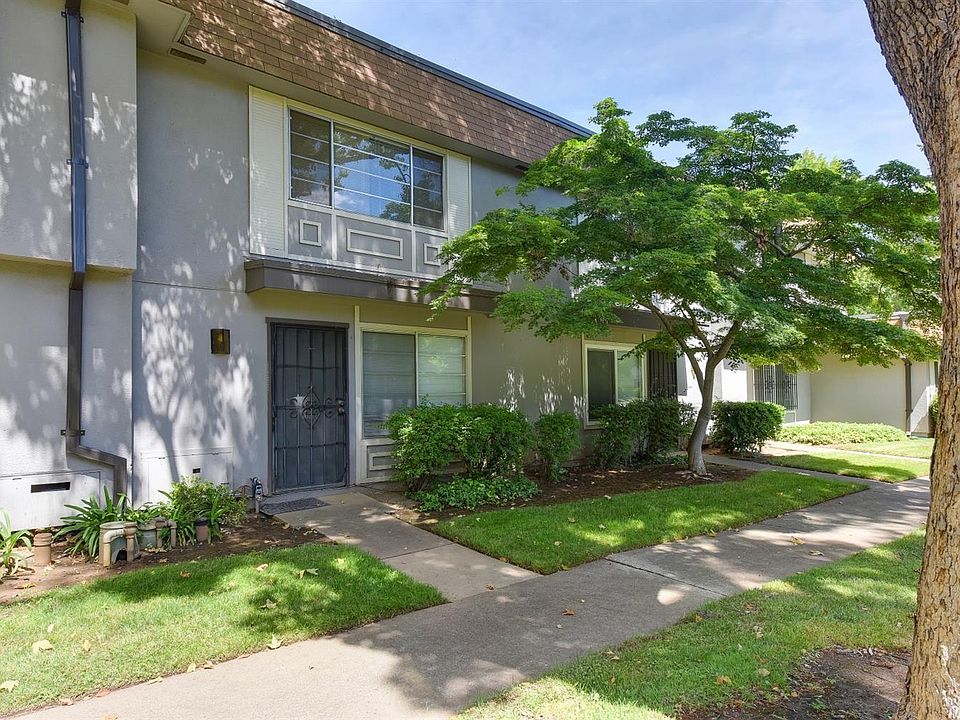 2nd image of 8872 La Riviera Dr Unit D