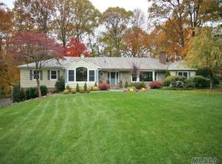 23 Knolls Ln, Manhasset, NY 11030