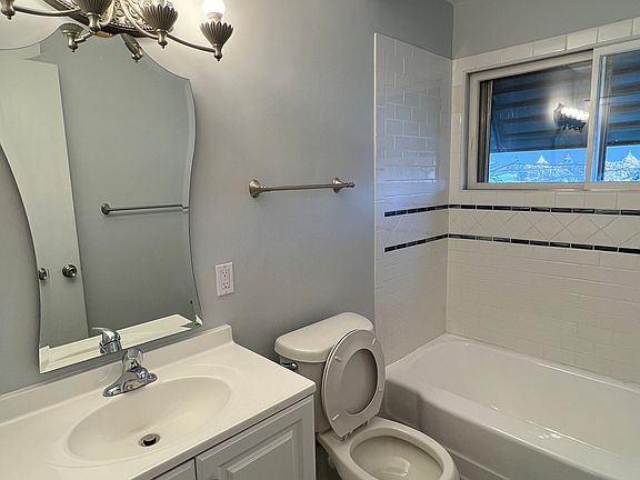 5th image of 5143 E 126th St