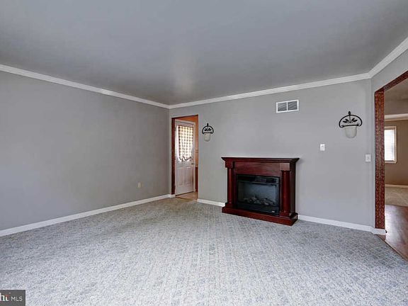 4th image of 732 W Birchtree Ln