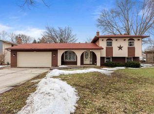 2552 Vicki Ln, Green Bay, WI 54311