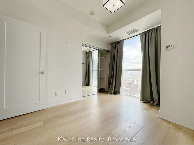 318 Richmond St W #2504 — Photo 10