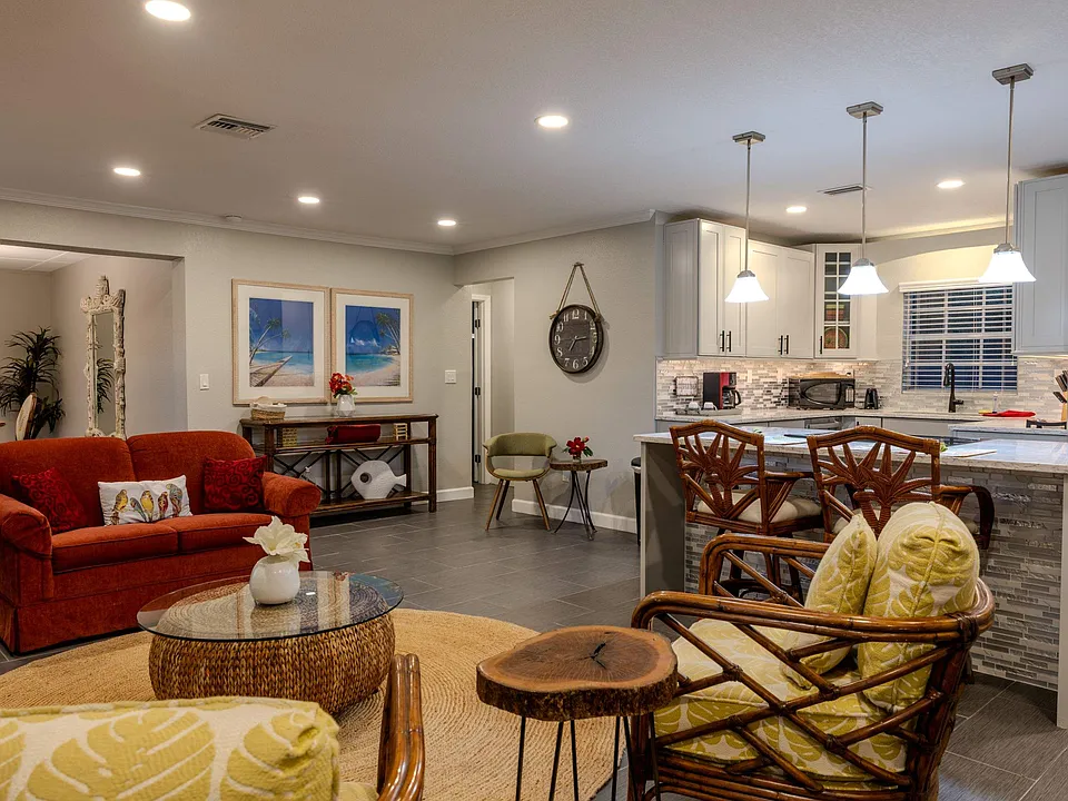 1610 NW 22nd St