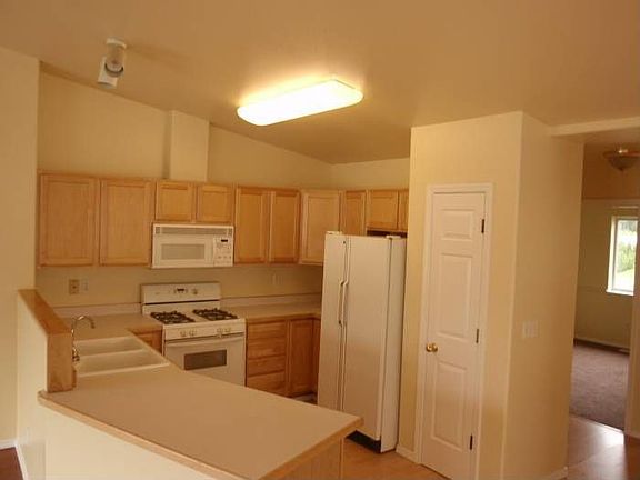 kitchen, plenty counter s