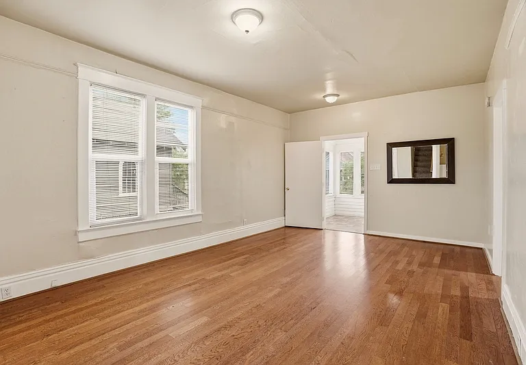 1011 E Augusta Ave — Photo 7