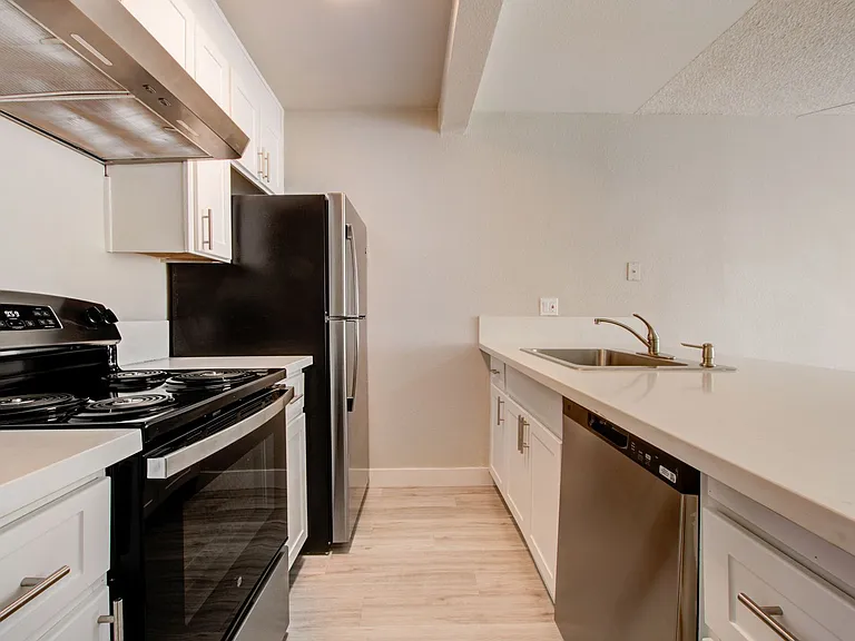 The Elms Apartments at 28th St — Photo 15