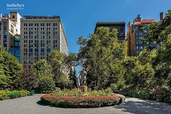 Rented by Sotheby's International Realty | media 11