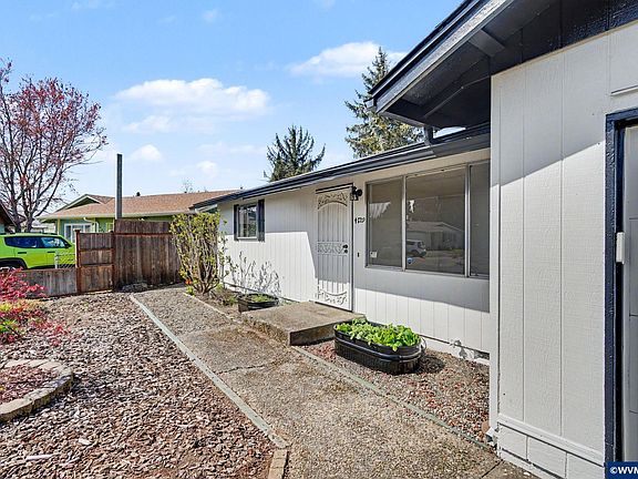 3rd image of 4739 Charmalee Ct NE