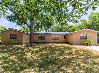 208 Hackberry St, Lockhart, TX 78644