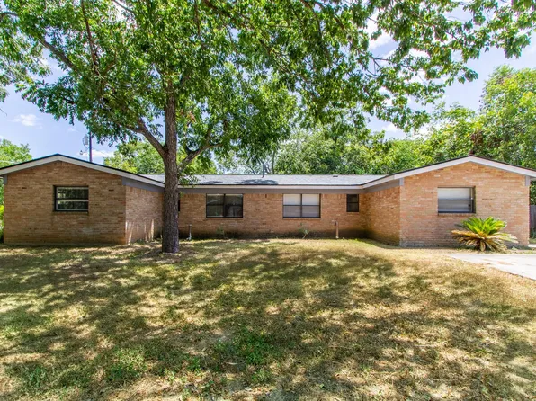 208 Hackberry St, Lockhart, TX 78644