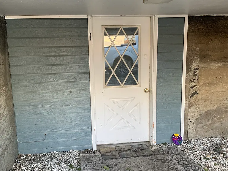 402 Silcott St #B — Photo 8
