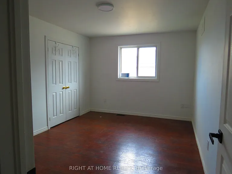 302 Stanley St — Photo 16