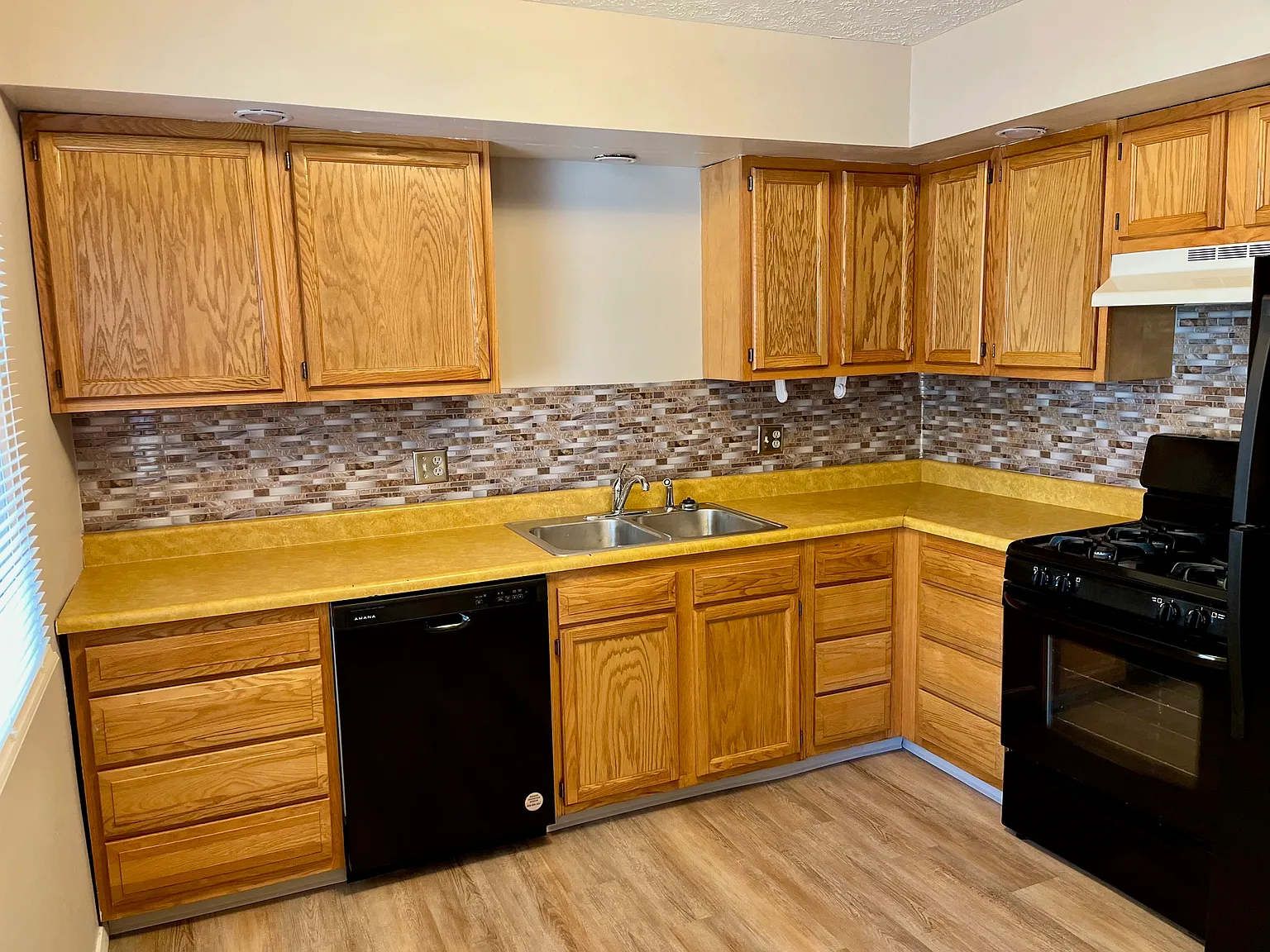 2 bed, 1.5 bath, 1100 sqft, $1,100 — Photo 4