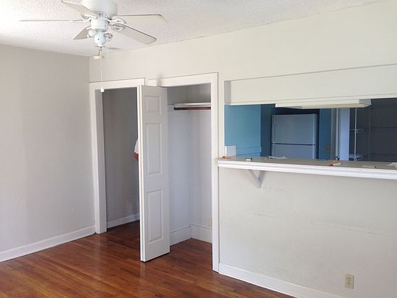 Family Room w/ Kitchen Bar