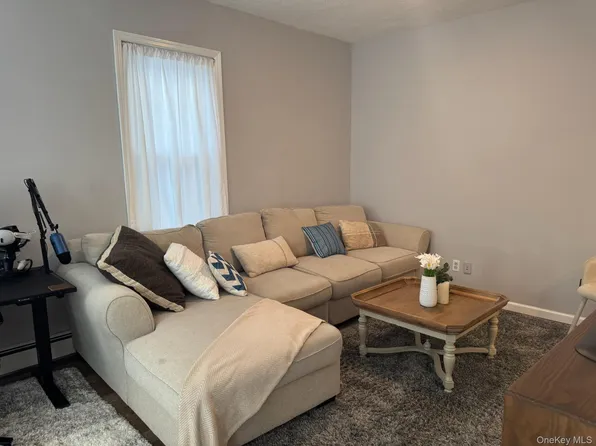 172 Main St #1, Northport, NY 11768