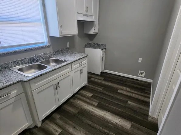 122 Pineview Dr, Houston, TX 77012